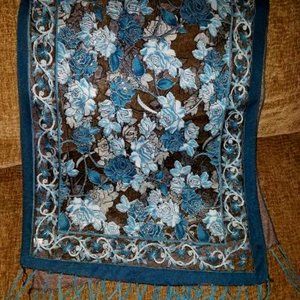 BEAUTIFUL WRAP OF DIFFERENT COLORS OF BLUE